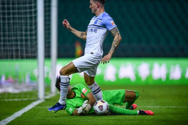 【中超】王秋明远射卡尔多纳吊射 河北队1比1广州城